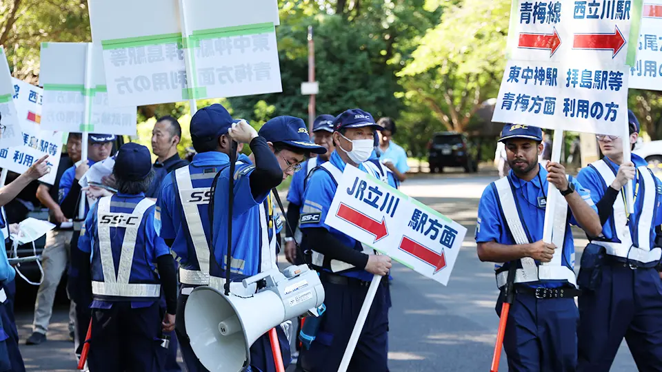 交通誘導警備の様子